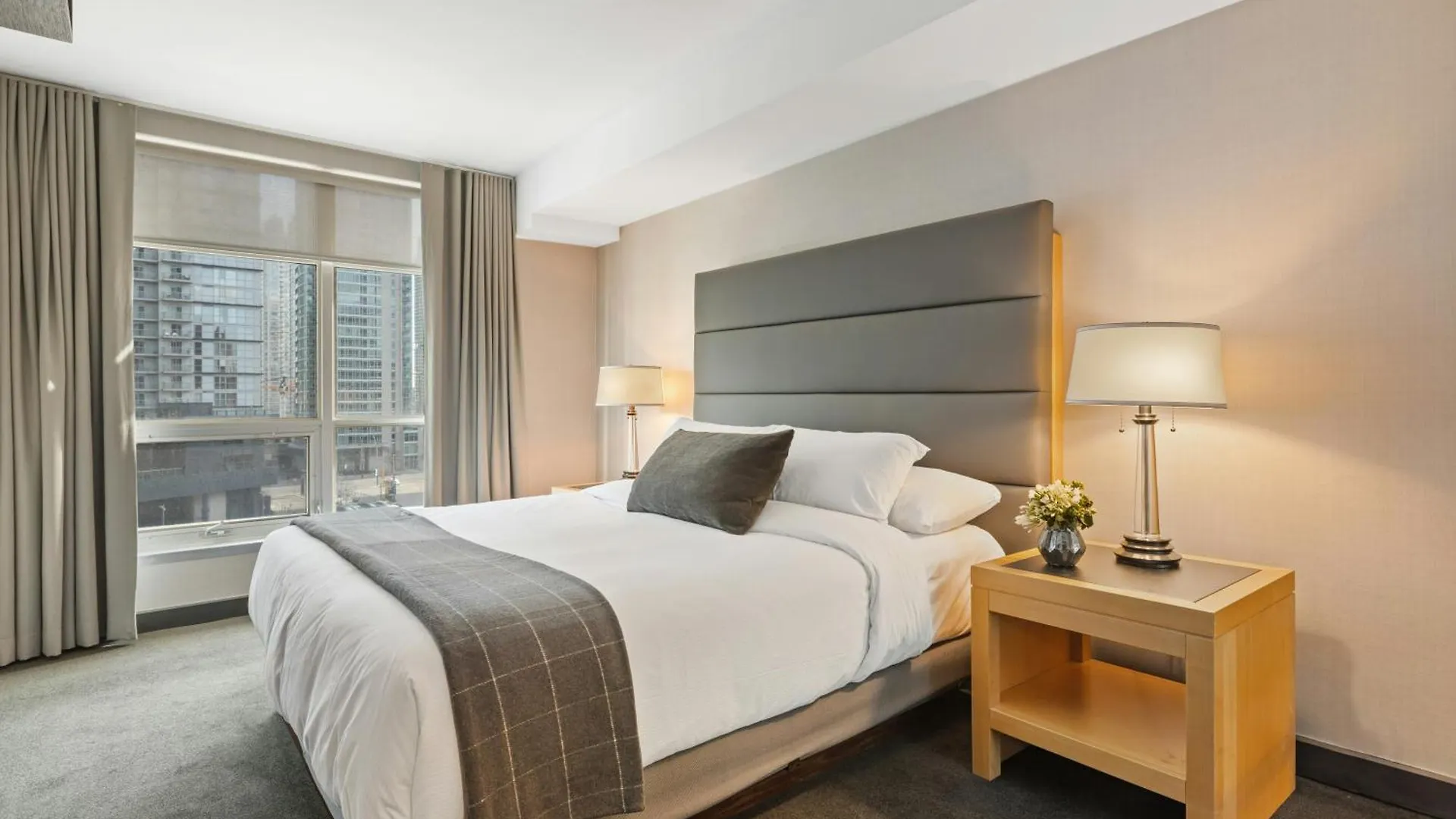 The Glory Suites Near New Delhi Airport 4*,  India